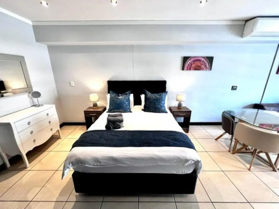 Icon No Load Shedding Modern Studio - City Cape Town South Africa